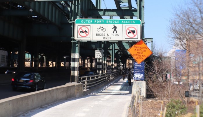 Queensboro bridge bike lane (Photo by Michael Dorgan, Queens Post, taken on March 16, 2022)
