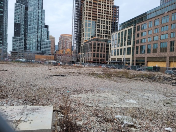 Parcel E of the Hunters Point South community is on public land between the East River and the rapidly rising Malt Drive development along 2nd Street in Long Island City. Photo by Bill Parry