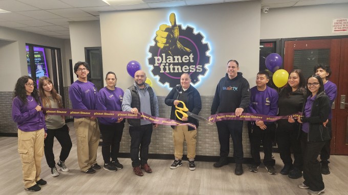 Planet Fitness Woodside staff, Assembly Member Steven Raga and VBGCQ CEO Costa Constantinides cut the ribbon at the new Woodside location. Photo: Shane O'Brien