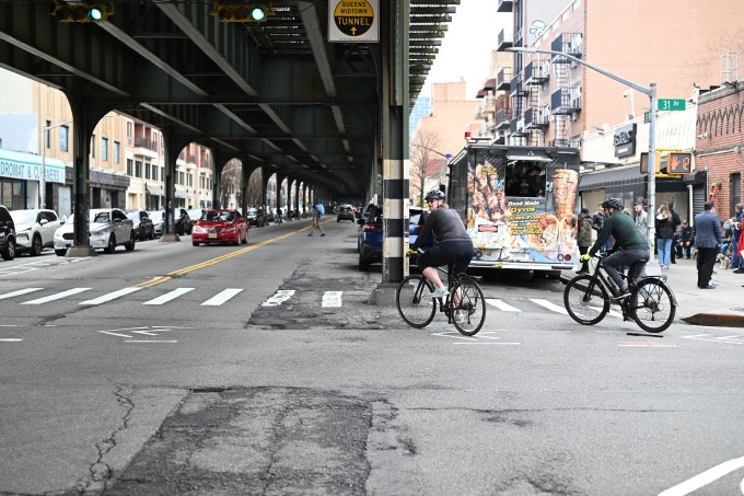 Cyclists along 31st Street. Photo: Ramy Mahmoud.